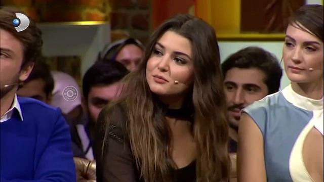 Hande Ercel Wants Tolga Sarıtaş To Be Her Real Lover | Interview In Urdu смотреть онлайн