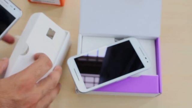 Moto G3 3rd Gen & Samsung Galaxy J5 Unboxing & Overview смотреть онлайн