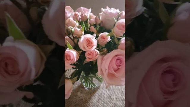 #look beautiful flowers arrangement on vase #satisfyingvideos #s смотреть онлайн