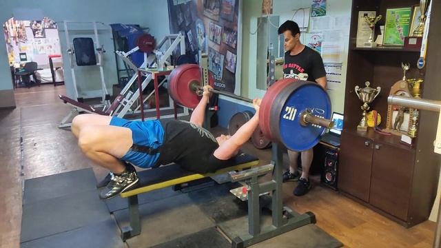 Жим 200 кг в СК "ТИТАН" смотреть онлайн