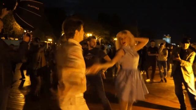 ЦЕЛОГО МИРА МАЛО. Юра и Настя (Хастл опенЭйр) смотреть онлайн