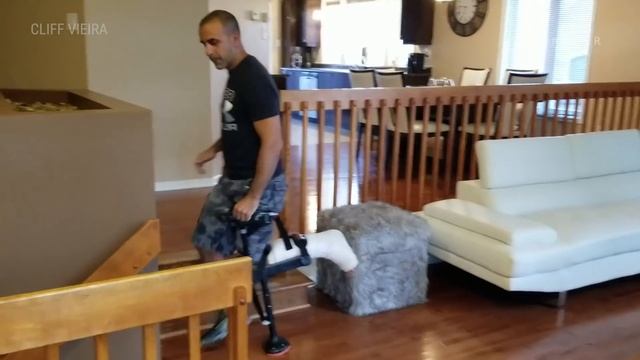 Crutch Doesn't Require Any Hands To Use смотреть онлайн