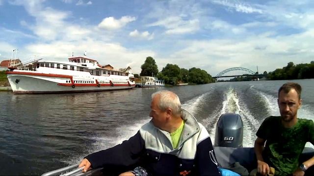 На катере по Москве реке с ночевкой смотреть онлайн