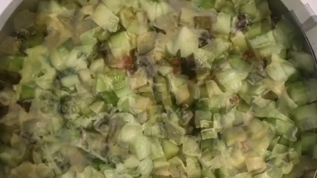 #Московский #салат или #Оливье в виде торта. Salade de #Moscou ou #Olivier russe смотреть онлайн