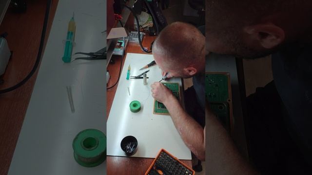 Xbox Series X замена HDMI разъема. Часть 1 смотреть онлайн