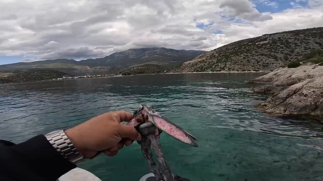 Fishing from the ROCKS! How to get on your DREAM SPOT with an UNBREAKABLE inflatable boat! смотреть онлайн