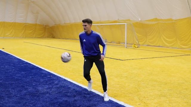 7 Essential Ways To Control The Ball In The Air | Easy First Touch Skills Tutorial смотреть онлайн
