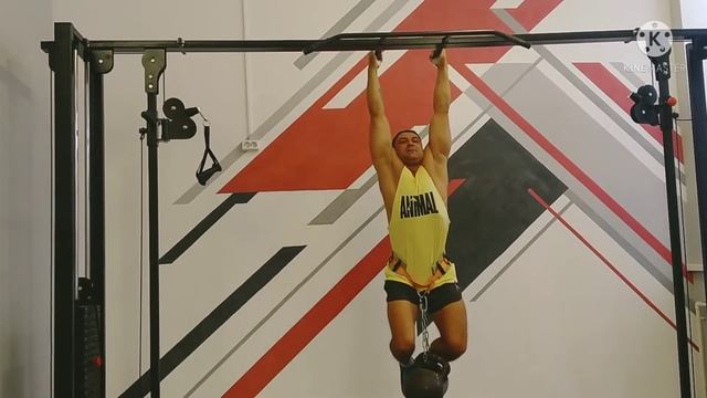 УБОЙНОЕ упражнение ПРОКАЧКА широчайших мышц спины На турнике с гирями смотреть онлайн