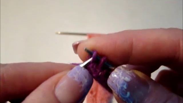 ДВЕ ПЕТЛИ ВМЕСТЕ С НАКЛОНОМ. Урок 7. Как красиво вязать две петли вместе с наклоном вправо и влево смотреть онлайн