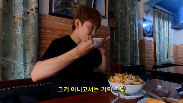 (SUB)히말라야 산골 마을 우연히 만난 한국인 사장님 - 인도(24) смотреть онлайн