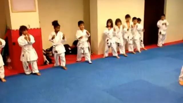 DOJO LES CORTS смотреть онлайн