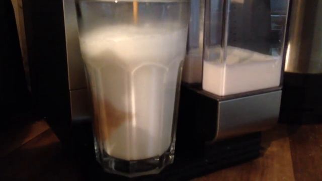 DeLonghi EN 520 Nespresso Lattissima Vorführung. смотреть онлайн