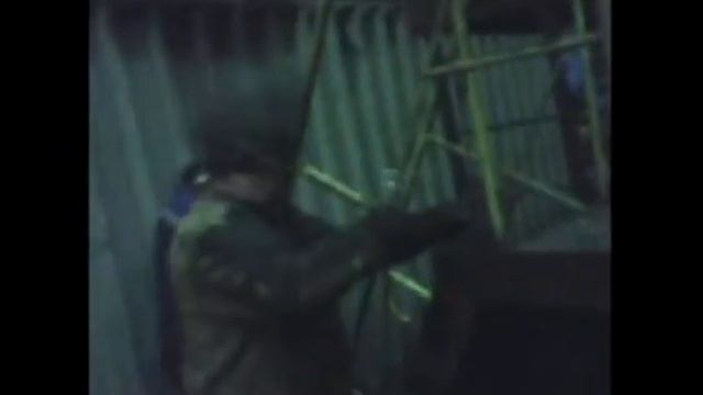 Сварной зажигает весь цех смотреть онлайн