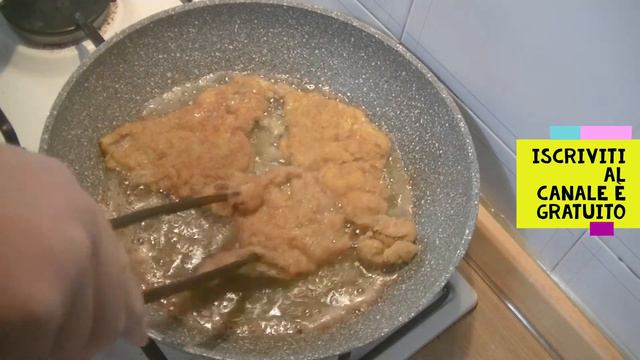 Cotolette alla bolognese con salsa parmigiana e prosciutto crudo. смотреть онлайн