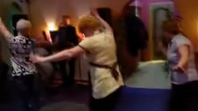 8 класс"B" 35 лет спустя вновь ЗАЖИГАЕТ! смотреть онлайн