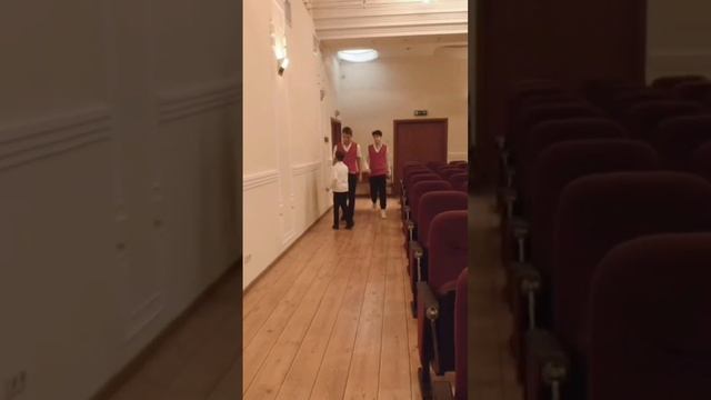 Школьники раздели до трусов школьника? смотреть онлайн