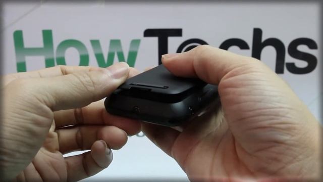 MOTOROLA DEFY: Taking Off and Attaching the Back Cover смотреть онлайн