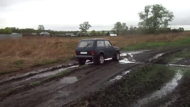 Нива и российский чернозём. После дождя смотреть онлайн