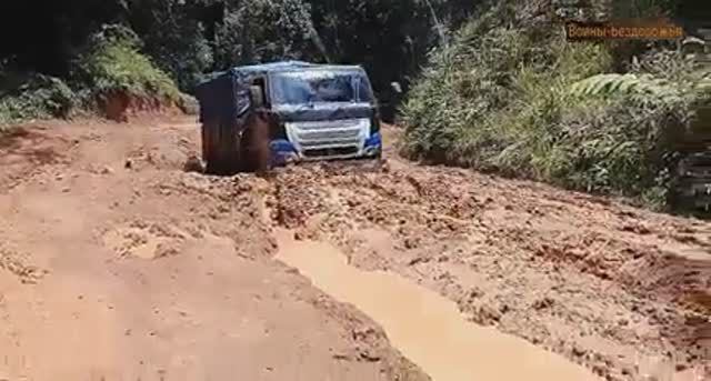 Экспедиционные грузовики Внедорожный Экстремальный маршрут Дорожная грязь смотреть онлайн