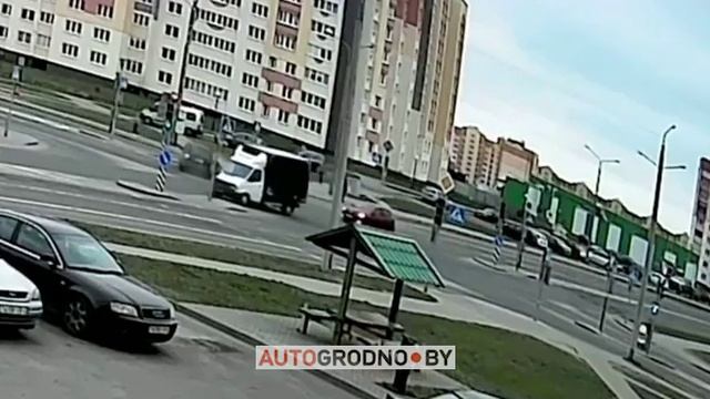 Нырнул в поток авто на Ольшанке смотреть онлайн