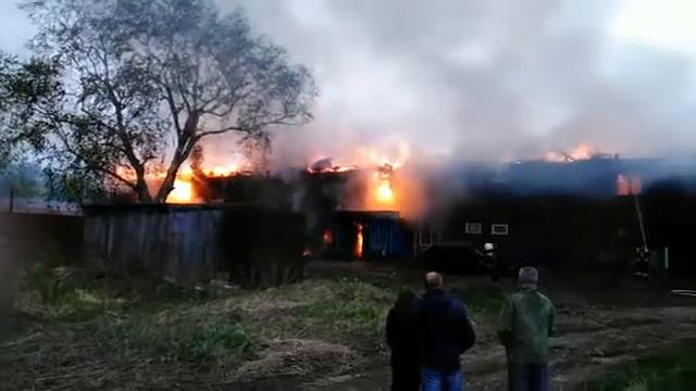 Пожар в жилом доме в Халактырке смотреть онлайн