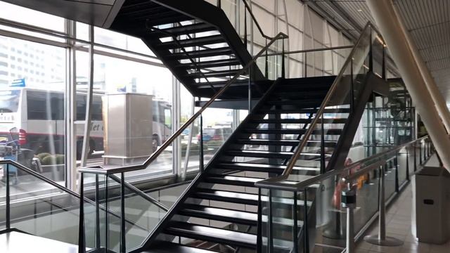 Schiphol Amsterdam Airport Walking Tour (Public Area) смотреть онлайн