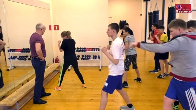 Чемпионы мира по боксу посетили клуб Забияка в Ижевске смотреть онлайн