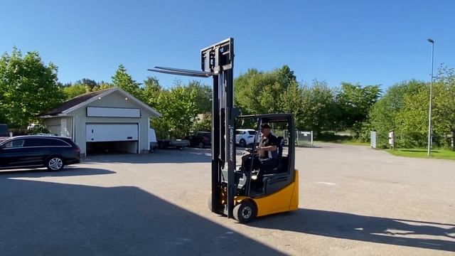 Köp Motviktstruck Jungheinrich EFG215 på Klaravik.se смотреть онлайн