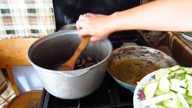 ТУШЕНЫЕ ГРИБЫ С КАБАЧКОМ (ОЧЕНЬ ПРОСТО) DRIED MUSHROOMS WITH DOG смотреть онлайн