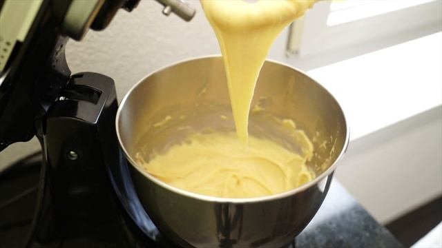 Заморозка заварного теста. Шу. Рецепт заварного теста. Почему трескаются Шу? Как сделать ровные Шу? смотреть онлайн