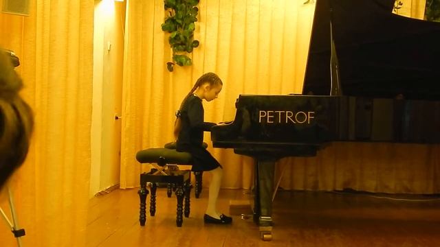 Девчонка классно играет классику на рояле. смотреть онлайн