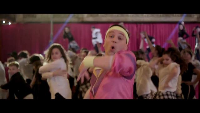 Life! - Flash mob se Simonou Krainovou, Leošem Marešem a Ondřejem Sokolem смотреть онлайн