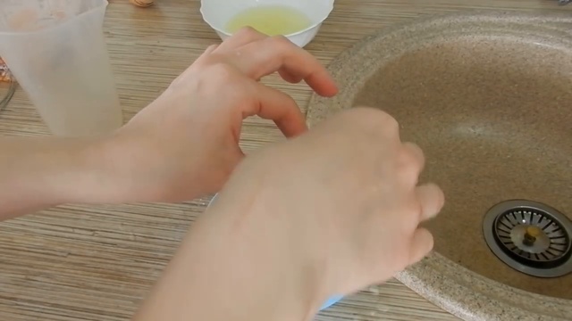 Готовим шампунь из яичных желтков смотреть онлайн