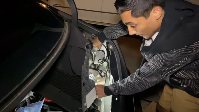 HOW TO Change / Replace or Upgrade 2005-2011 Mercedes CLS Tail lights using OEM tail lamps!!! смотреть онлайн