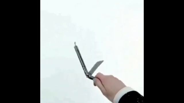 Кручу нож-бабочку (балисонг) под песню!!!! смотреть онлайн