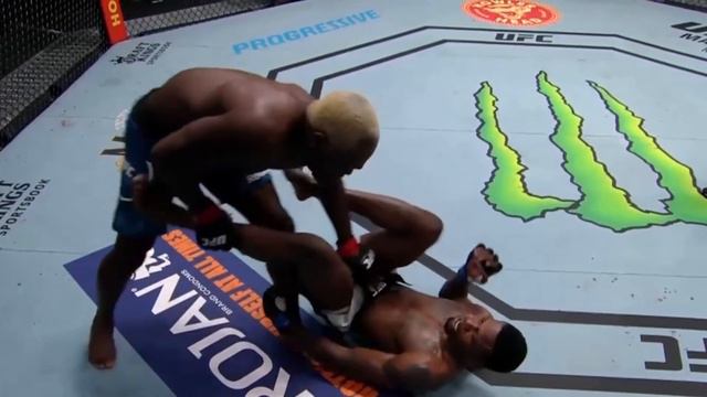 Kevin Holland farts in Derek Brunsons face during fight смотреть онлайн
