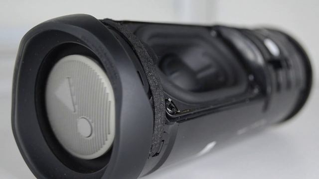 Колонка JBL FLIP 5 LFM 60% Bass Test РЕАКЦИЯ НА ПЕСНИ НЕ ГРУСТИ ПАЦАН смотреть онлайн