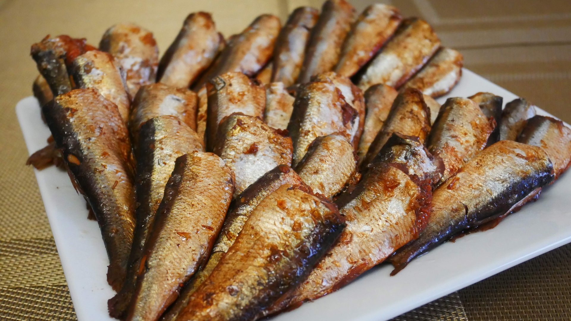 Шпроты в домашних условиях в луковой шелухе ШПРОТЫ ДОМА! ПРОСТОЙ РЕЦЕПТ! смотреть онлайн