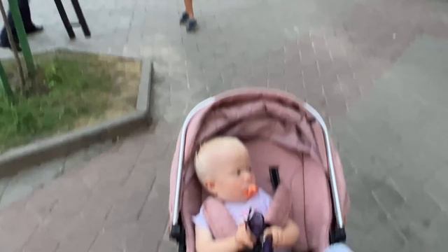 НИКА ПЕРВЫЙ РАЗ САМА КУШАЕТ. НИКА ЛАЙФ