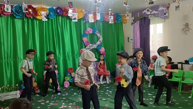 💃"Қызыл Раушан" "Жұлдыздар " тобы "Қулпынай" балабақшасы хореограф: Нурсауле Хайрамкызы смотреть онлайн