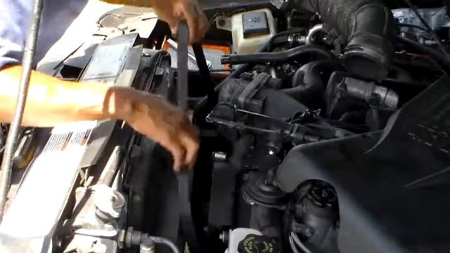 How to remove the lower radiator hose on a Ford Exploer 91-2001 смотреть онлайн