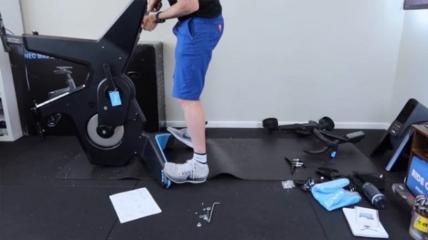 Tacx NEO Bike Smart: Unboxing and Building ? // Part I