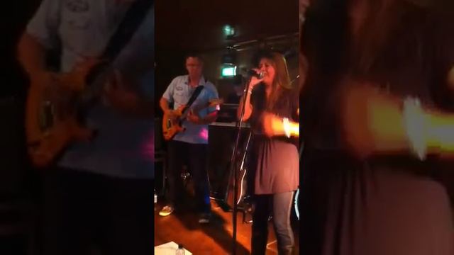 Coverband hit it - r u kidding me смотреть онлайн