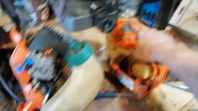 Триммер Husqvarna 128r. Заклинил двигатель. Замена поршня и подшипников шатуна.