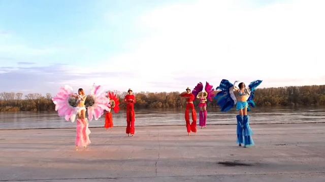 Stilts show Ufa Шоу ходулистов Уфа 89173611331 Леди-фуршет Ходулисты Уфы смотреть онлайн