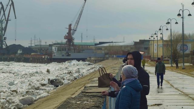 Ледоход в Нижневартовске в 4к смотреть онлайн