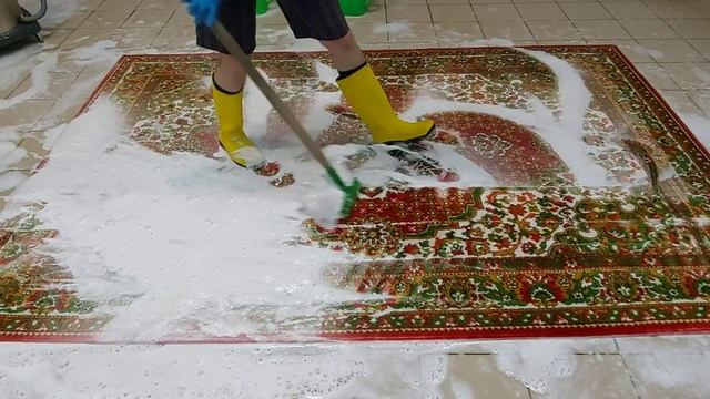Стирка советского ковра / USSR rug washing смотреть онлайн
