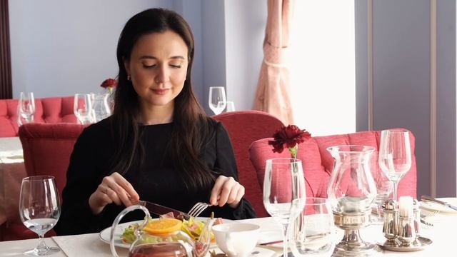СТОЛОВЫЙ ЭТИКЕТ. Юлия Гильванова. Как правильно вести себя за столом смотреть онлайн