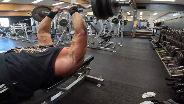 father and son shoulders and arms 3 day split 20s смотреть онлайн