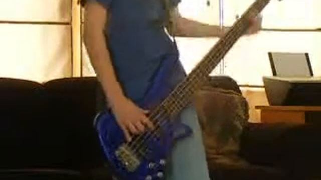 Green Day -- Holiday Bass Cover смотреть онлайн